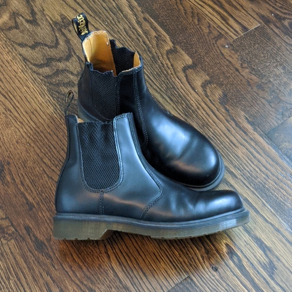 Dr. Martens Shoes - Dr. Marten's 2976 Chelsea Boot Size 7